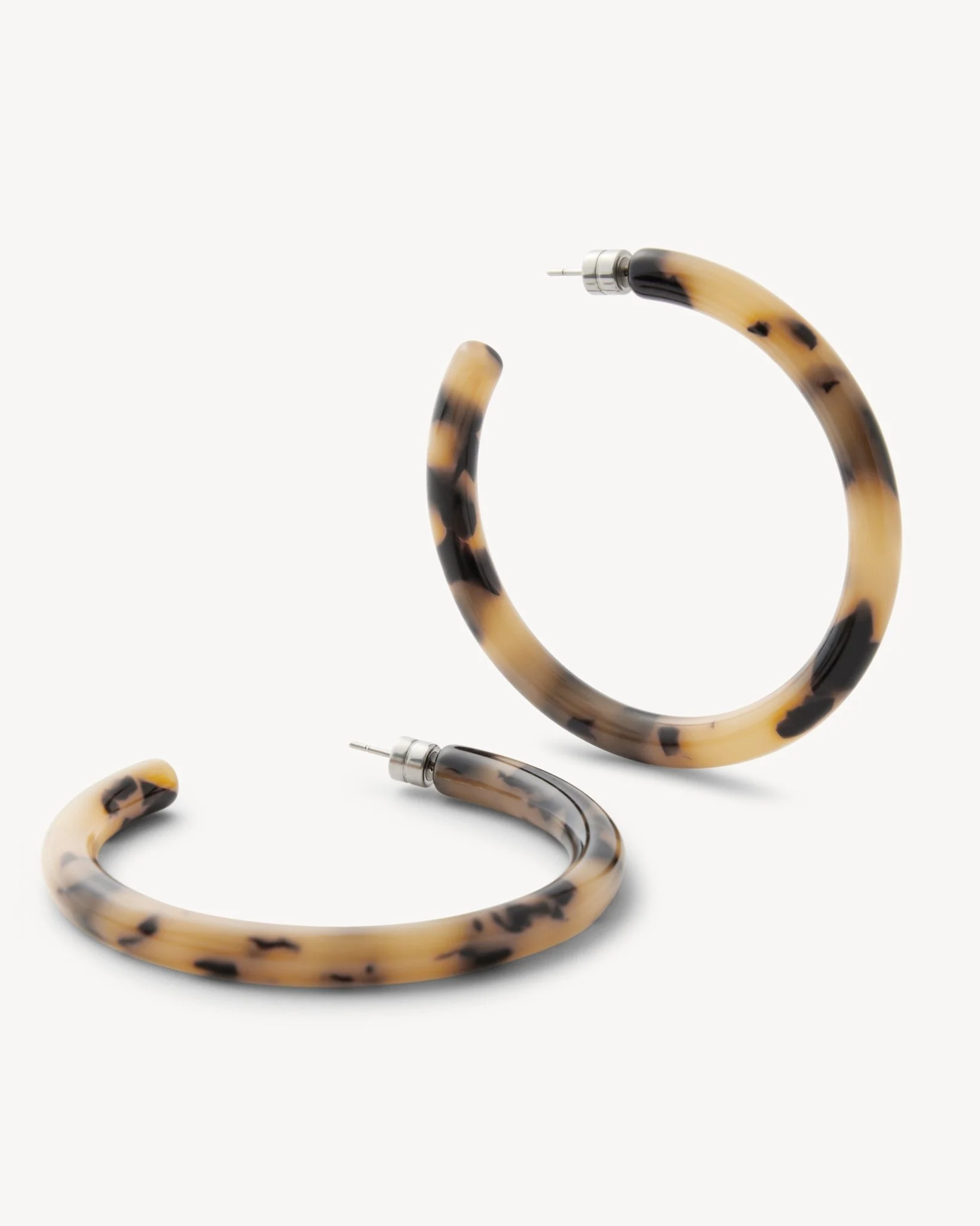 Bold Hoops in Blonde Tortoise - Image 4