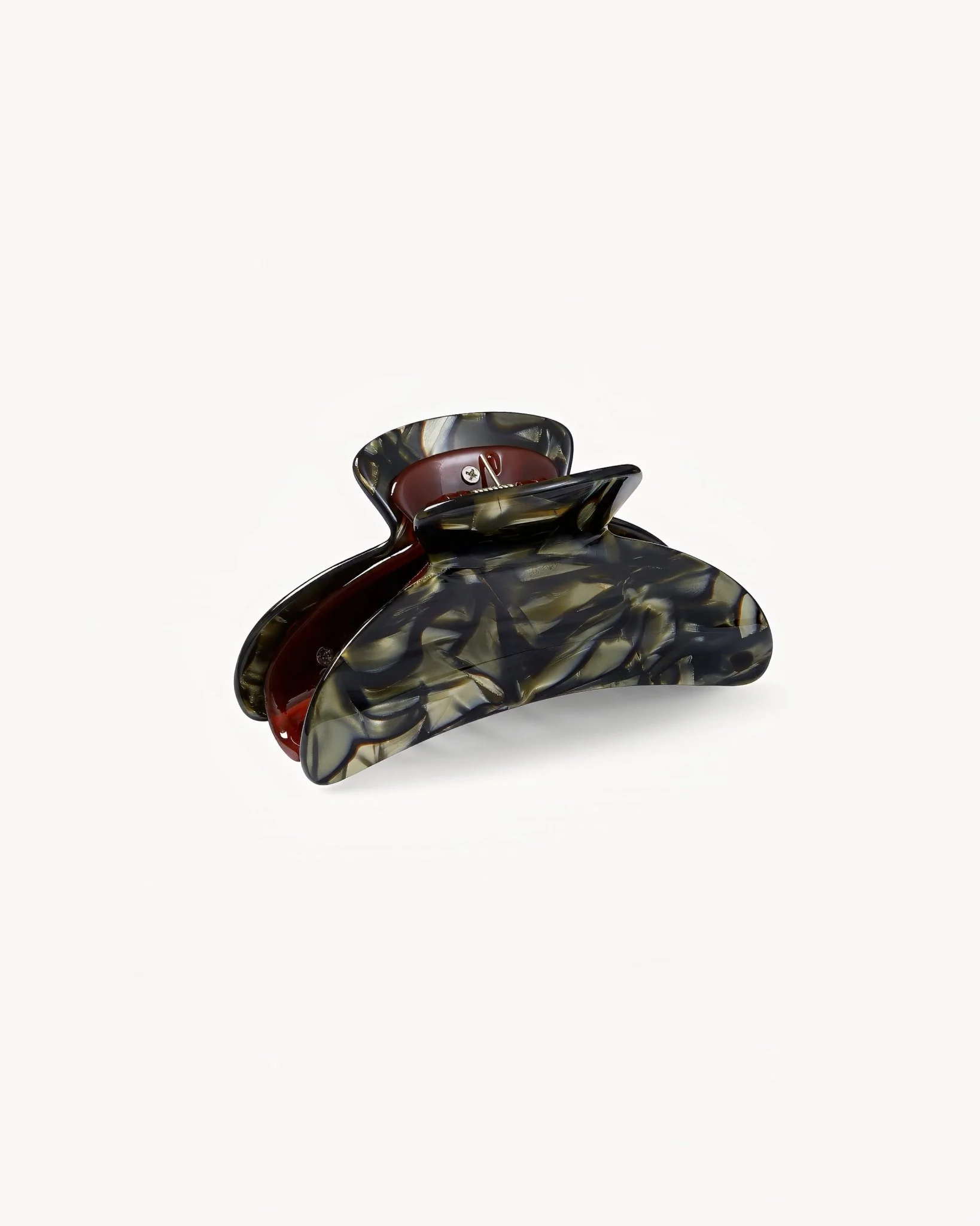 Grande Heirloom Claw in Midnight Horn - Image 2