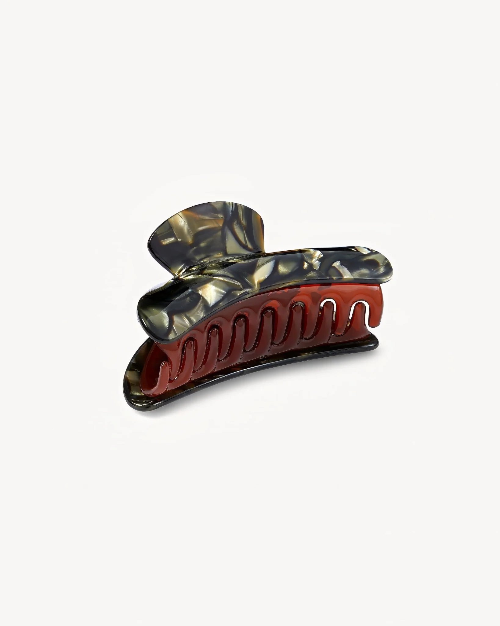 Grande Heirloom Claw in Midnight Horn - Image 3