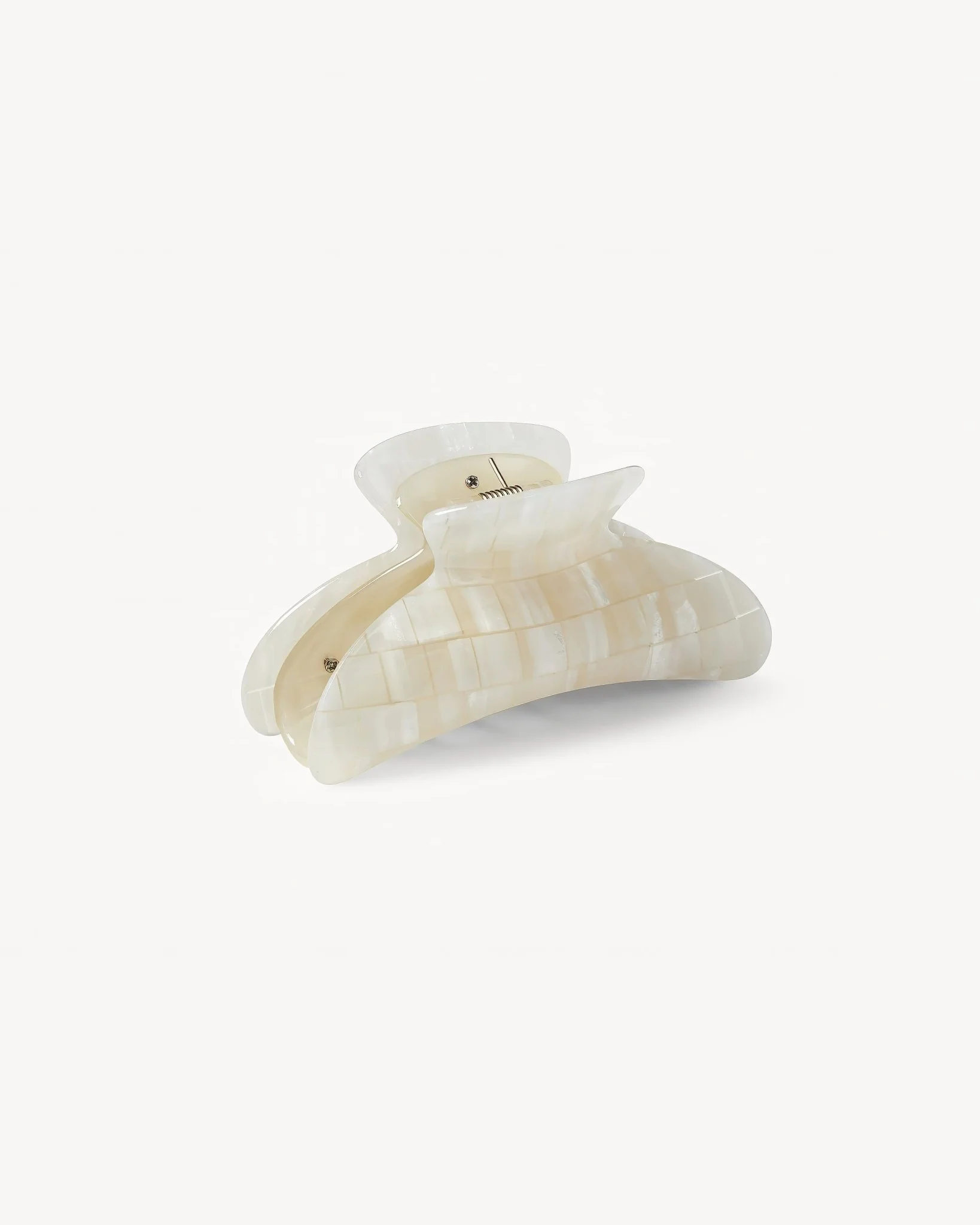 Grande Heirloom Claw in Opalite Shell Checker - Image 2