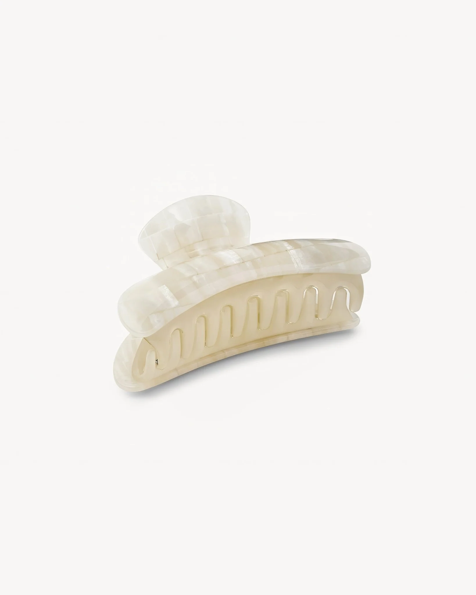 Grande Heirloom Claw in Opalite Shell Checker - Image 3