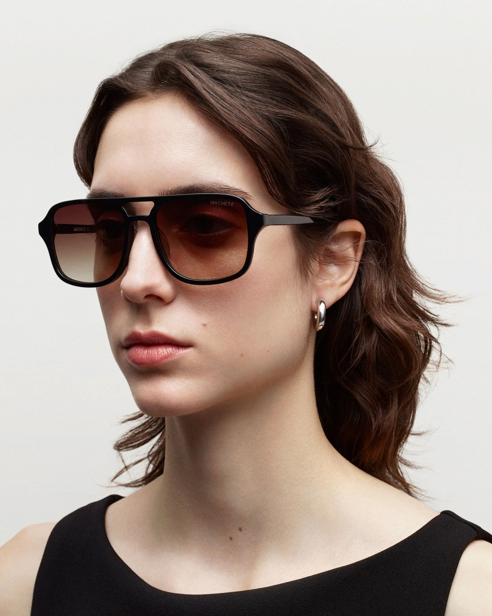 Jane Sunglasses in Dark Tortoise - Image 4