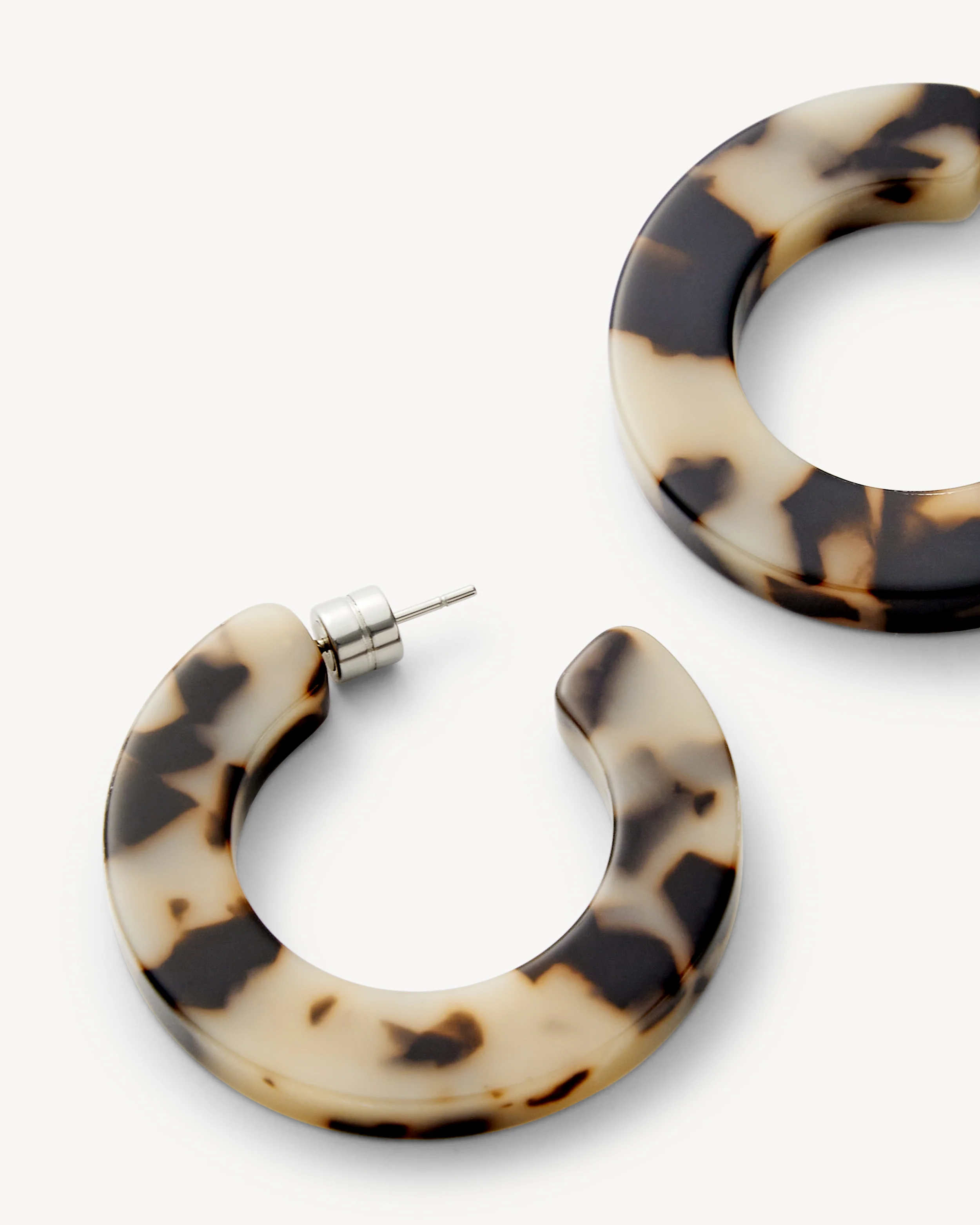Kate Hoops in Ash Blonde Tortoise - Image 2