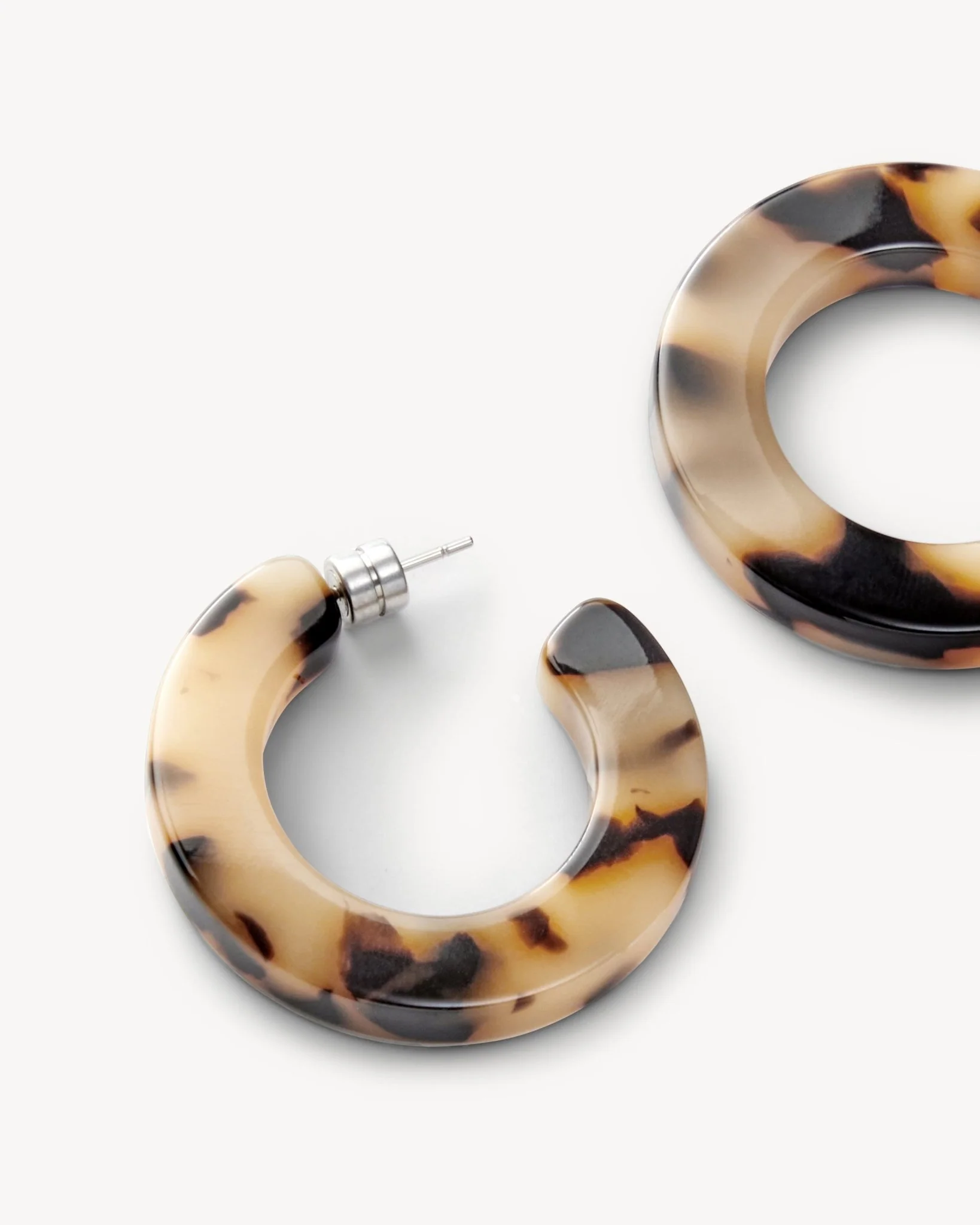 Kate Hoops in Blonde Tortoise - Image 3