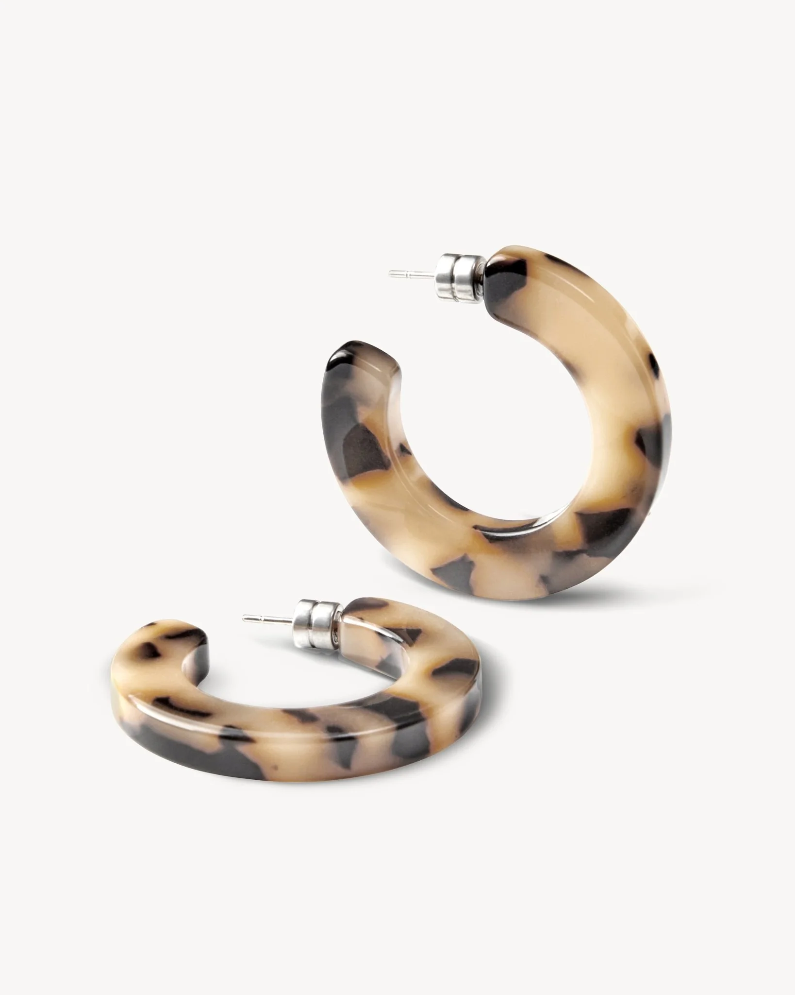 Kate Hoops in Blonde Tortoise - Image 4