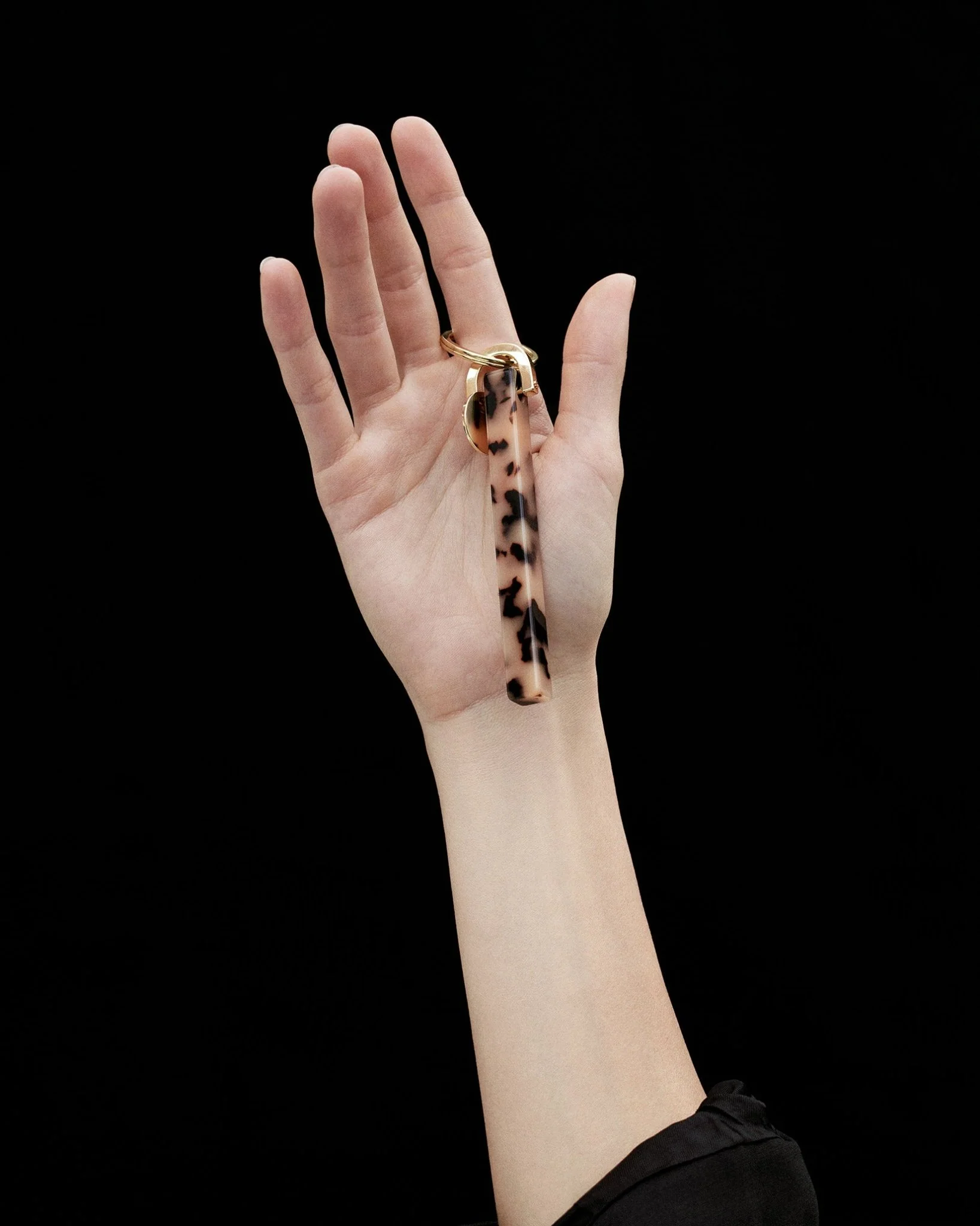 Bar Keychain in Blonde Tortoise - Gold - Image 4