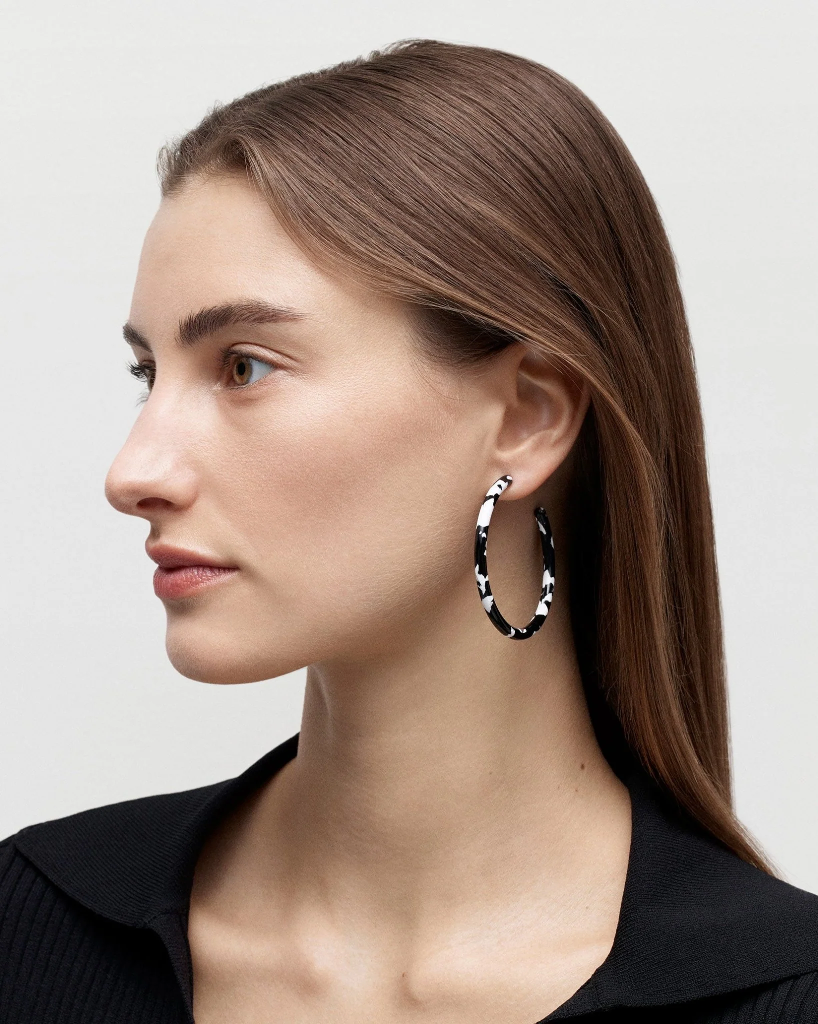 Large Hoops in Noir - Image 2