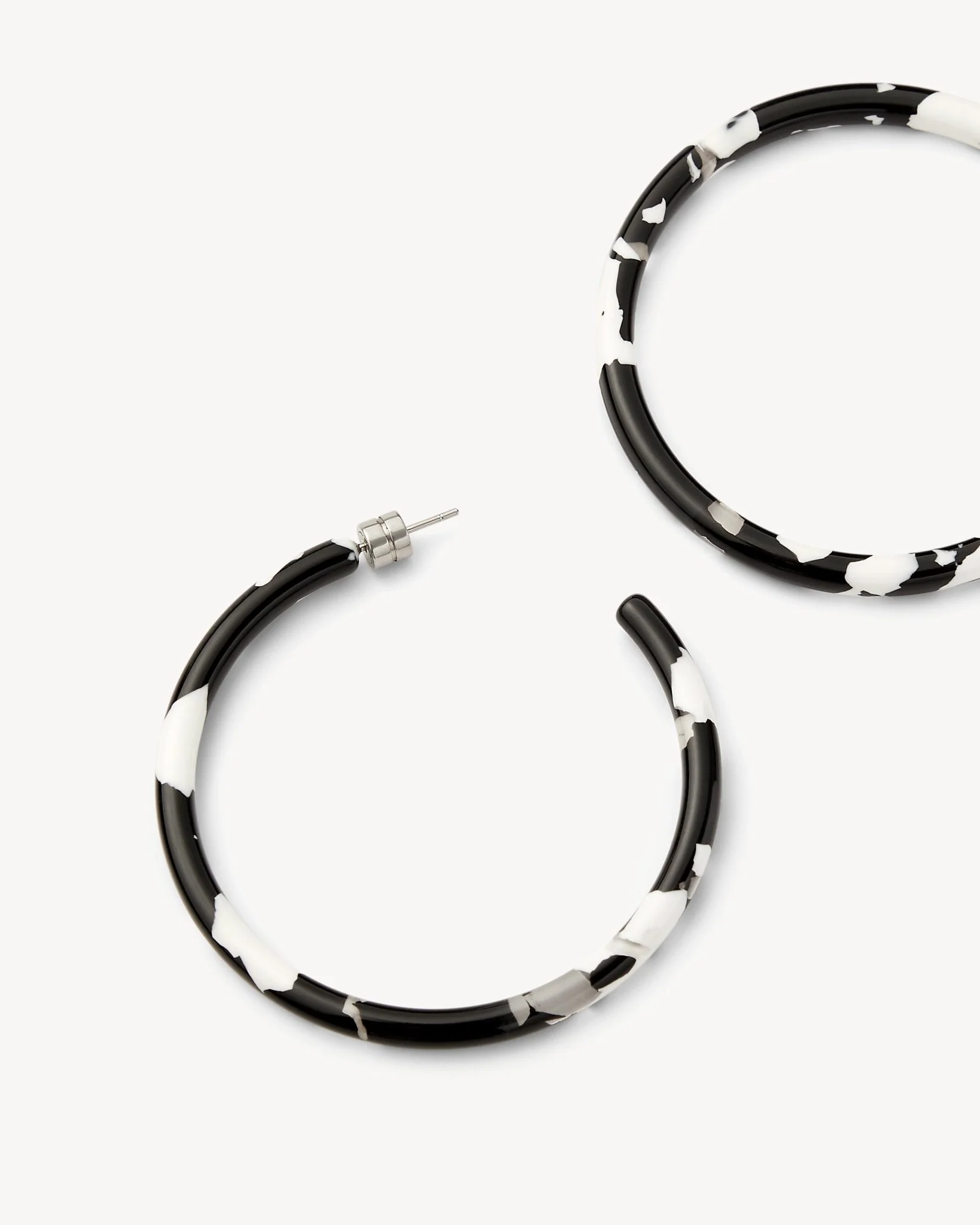 Large Hoops in Noir - Image 3