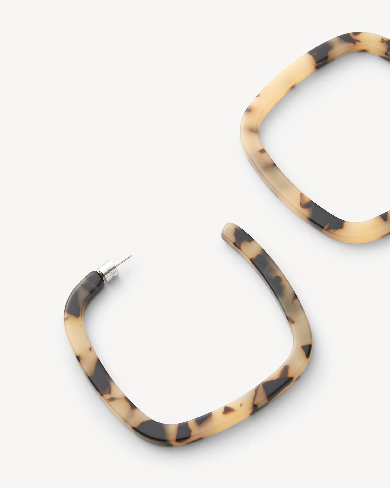 Large Square Hoops in Blonde Tortoise - Image 3