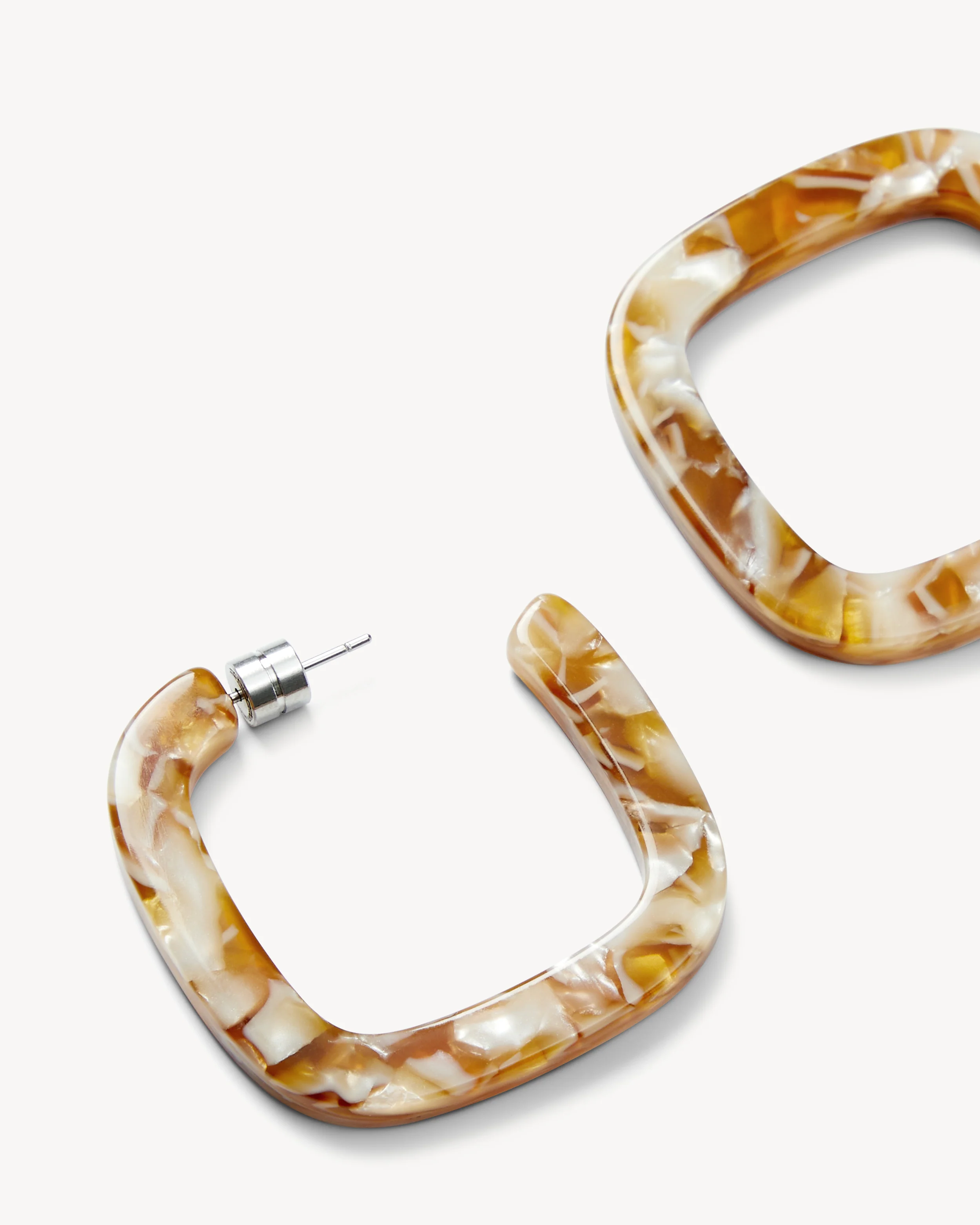 Midi Square Hoops in Baja Tortoise - Image 2