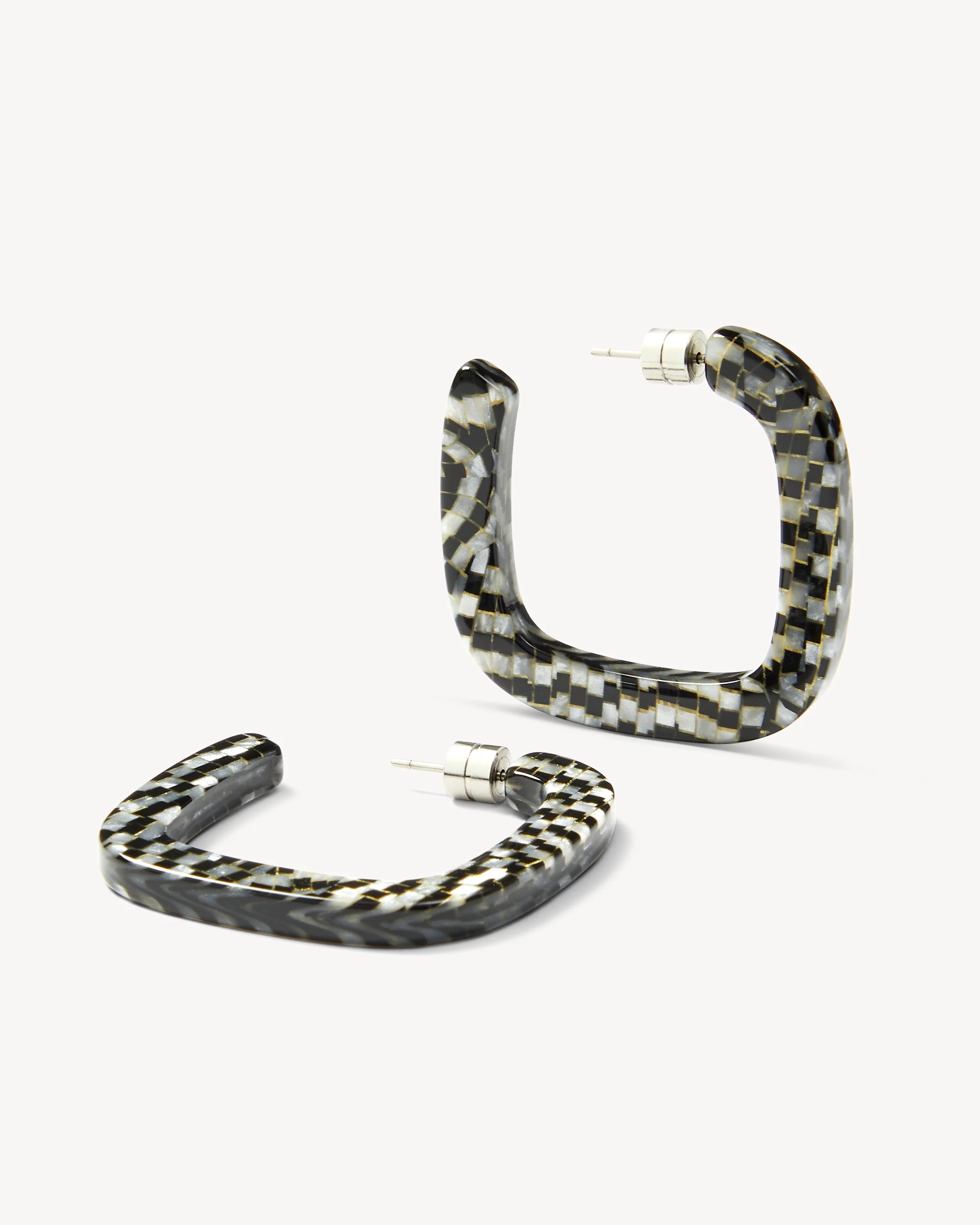 Midi Square Hoops in Perle Noir - Image 3