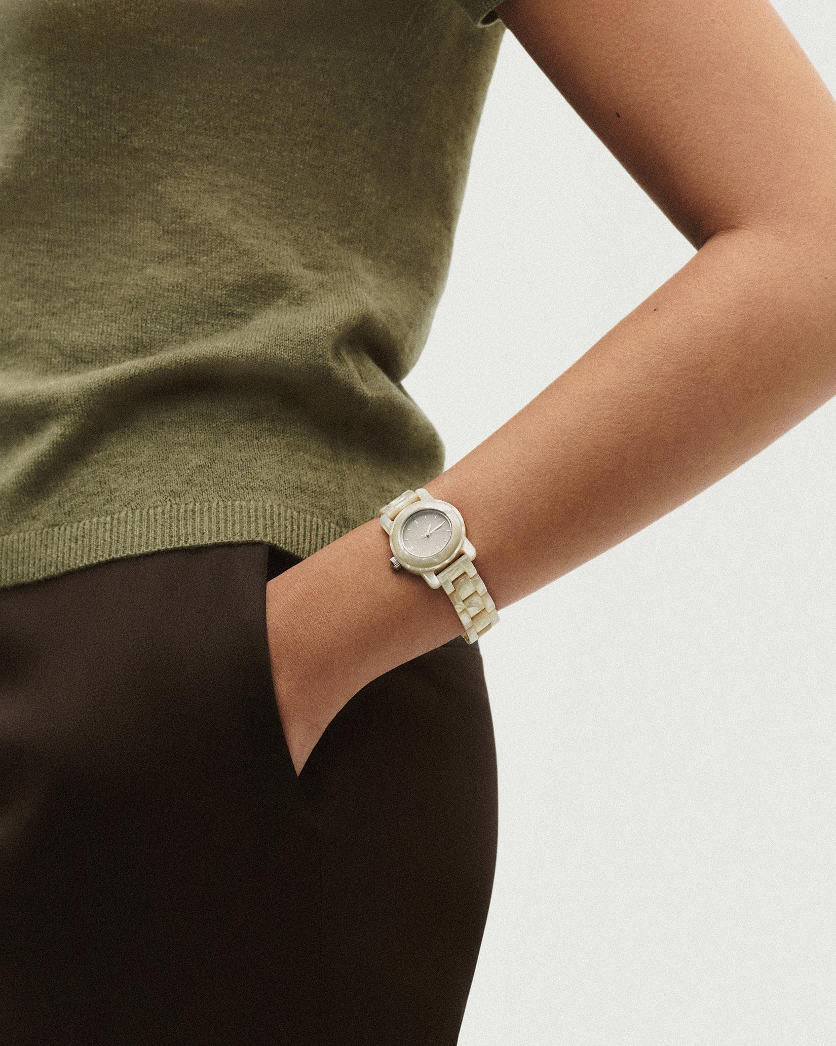 Mini Mono Watch in Sand Shell - OUTLET - Image 4
