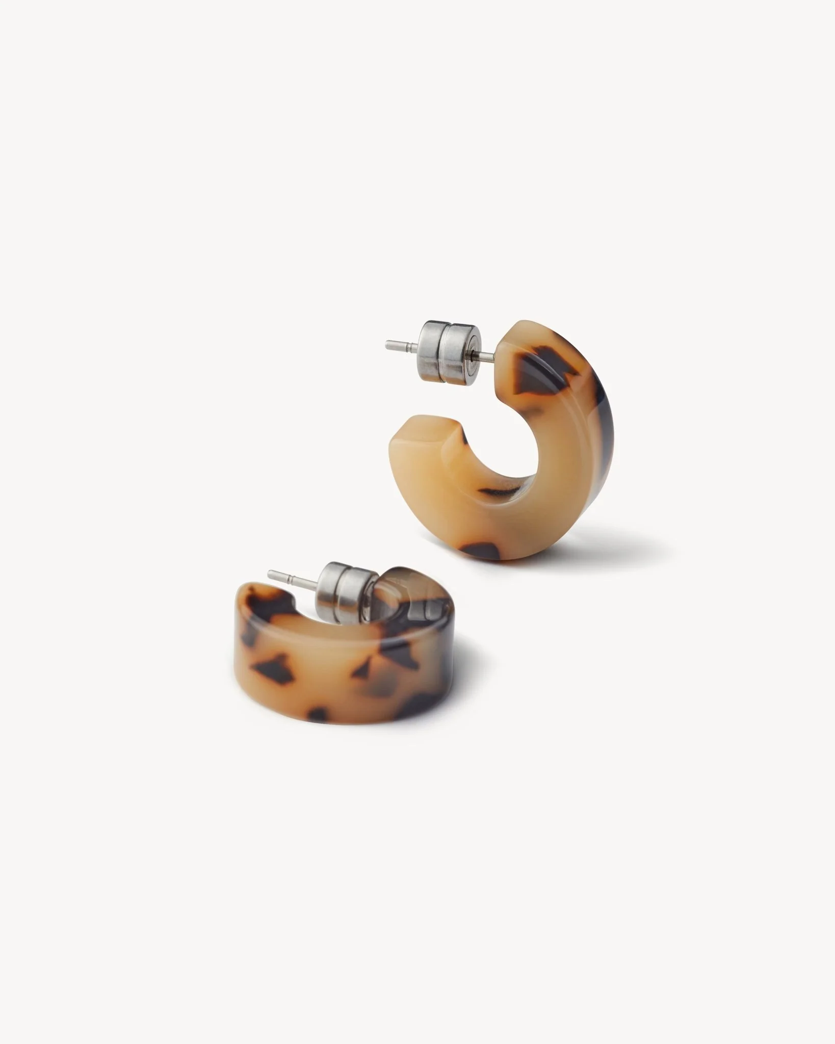 Muse Hoops in Blonde Tortoise - Image 4