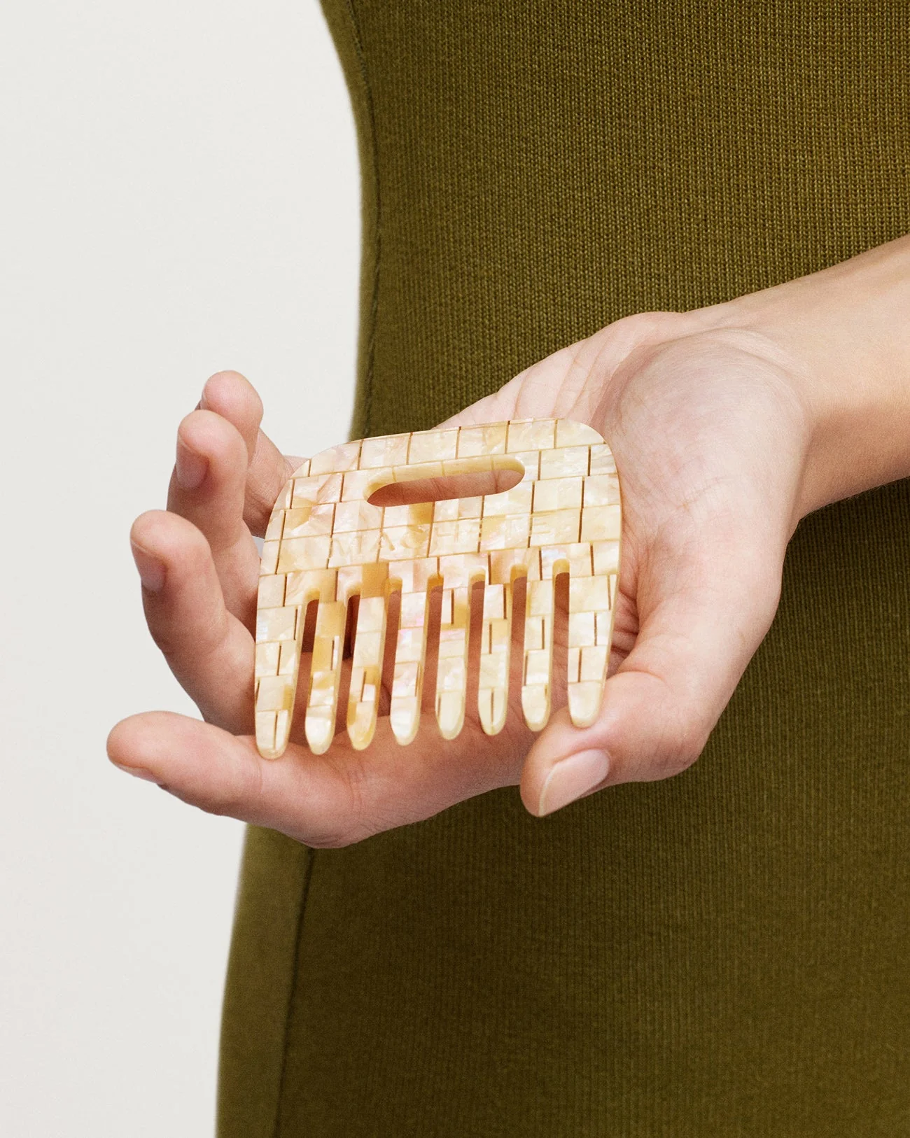 No. 4 Comb in Blonde Tortoise - Image 3