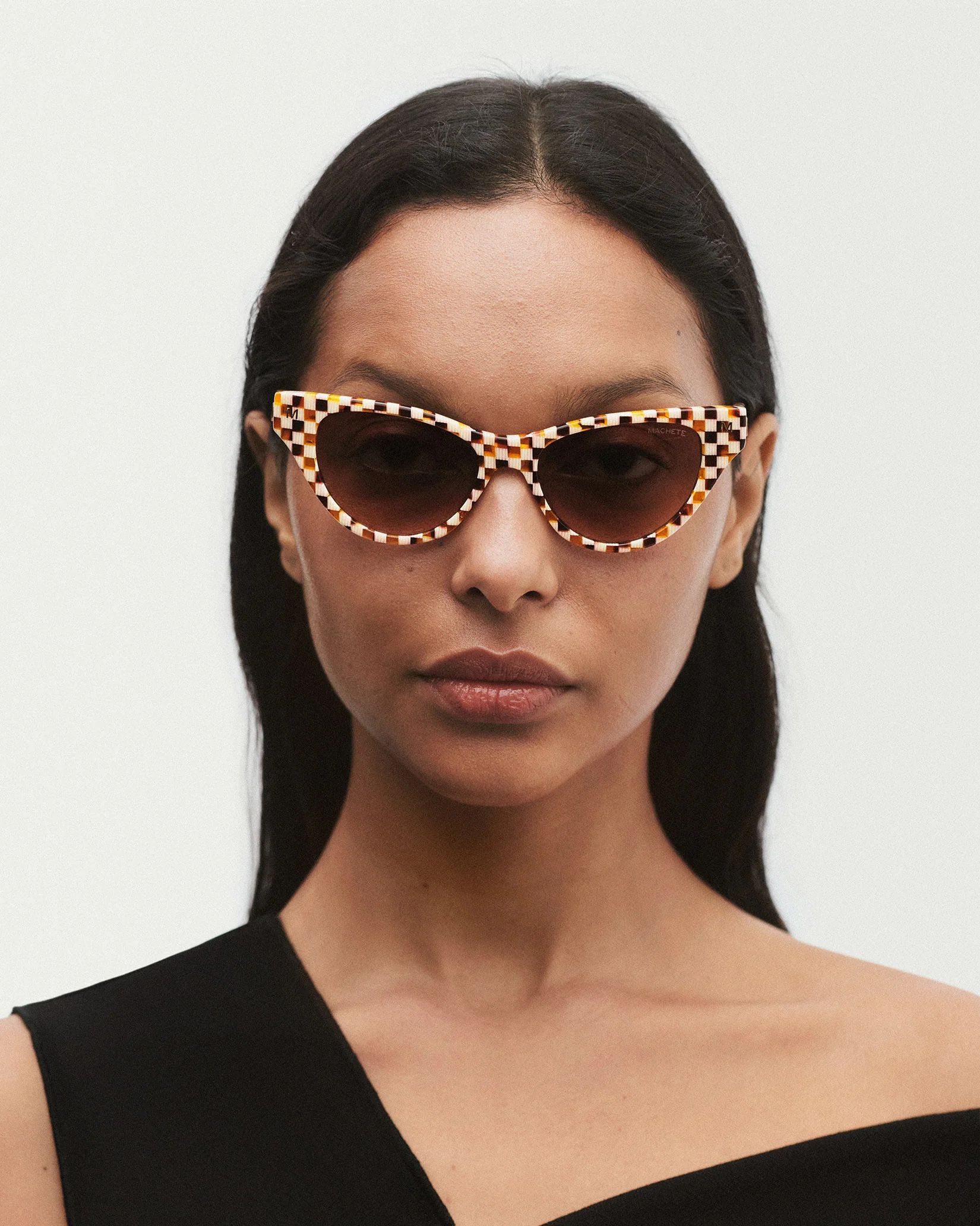 Suzy Sunglasses in Black - Image 5