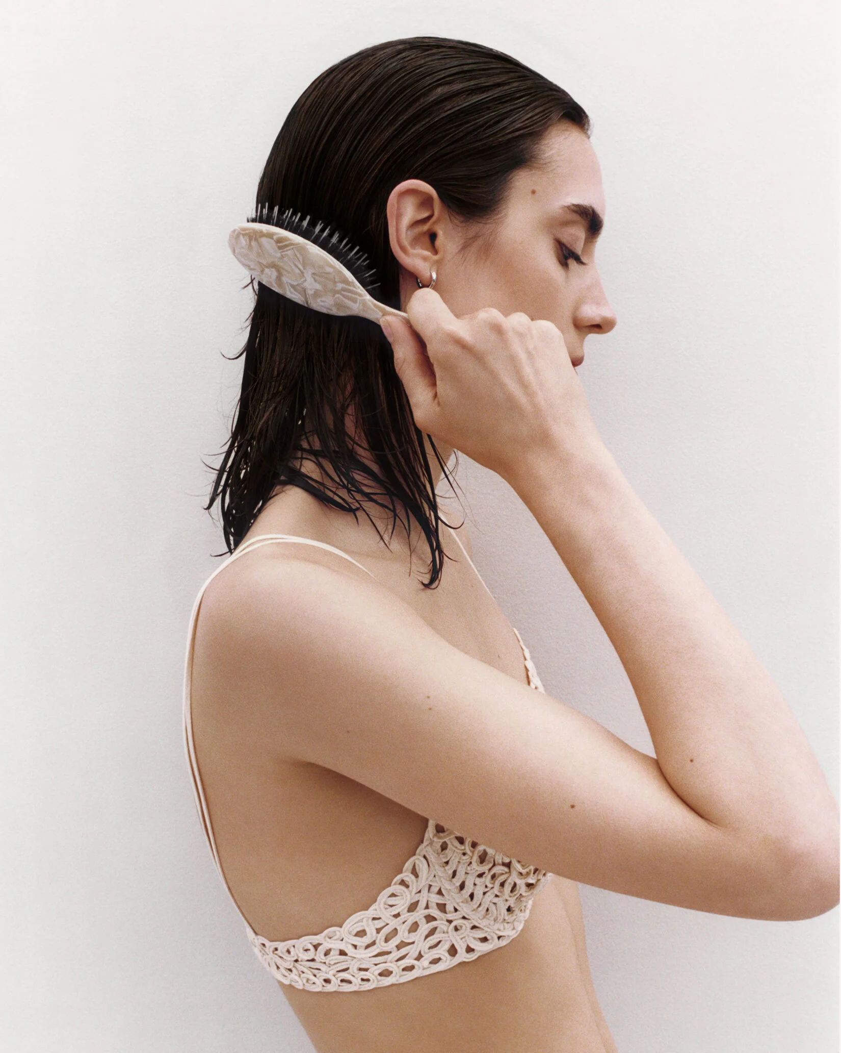 Ultralight Hair Brush in Midnight Horn - Image 4